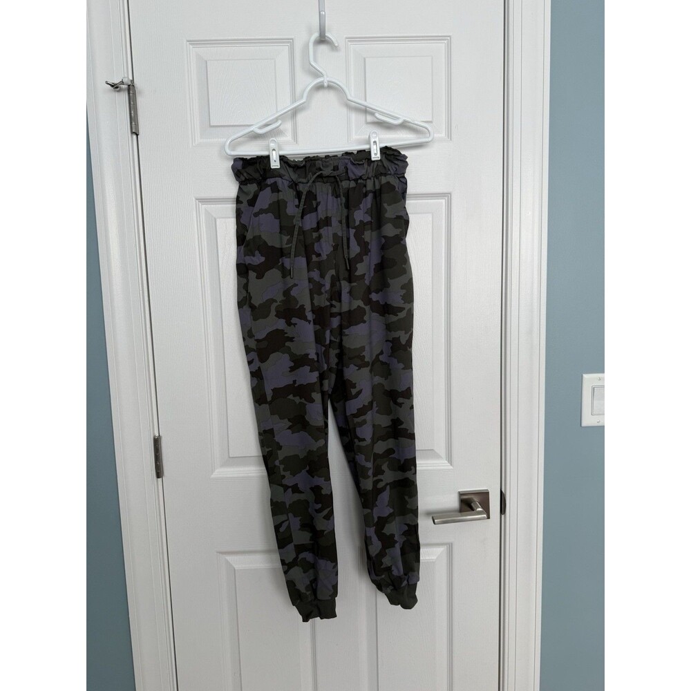 Lululemon Women's Camo Jogger Size 8